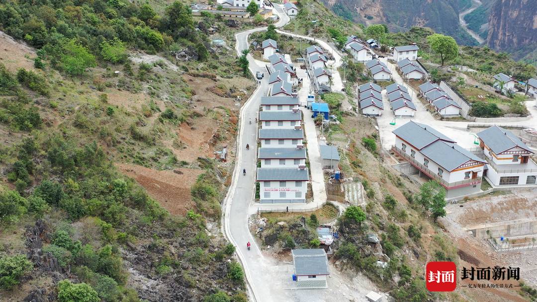 图集重访全国最后一个通公路的建制村阿布洛哈