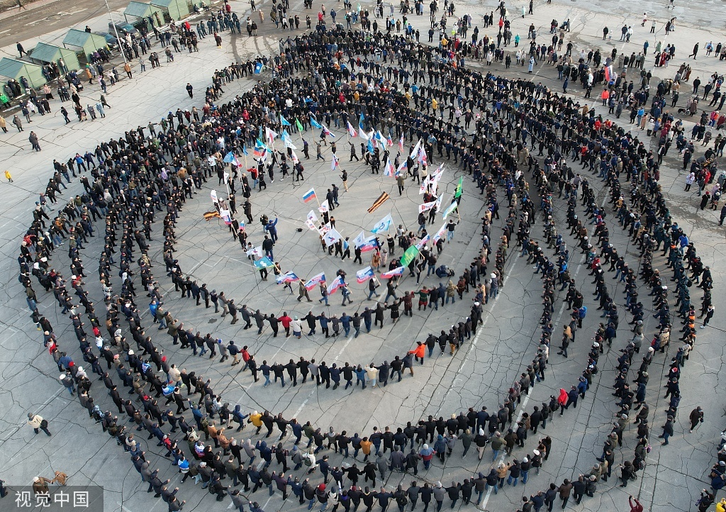 大圈套小圈俄罗斯民众表演传统舞蹈