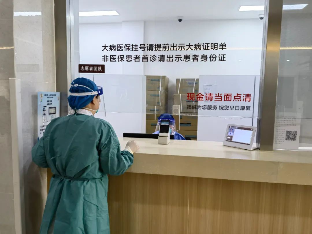 门急诊量急增江桥医院全力破解疫情期间市民就医难题