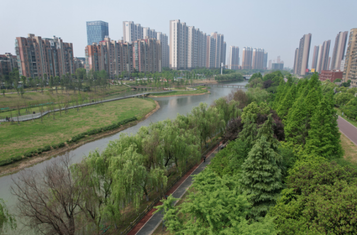 水清岸绿的十里河&nbsp; 摄影:曹书豪