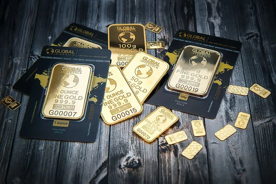 “市场波动凸显黄金避险价值，高盛唱多年底2500美元