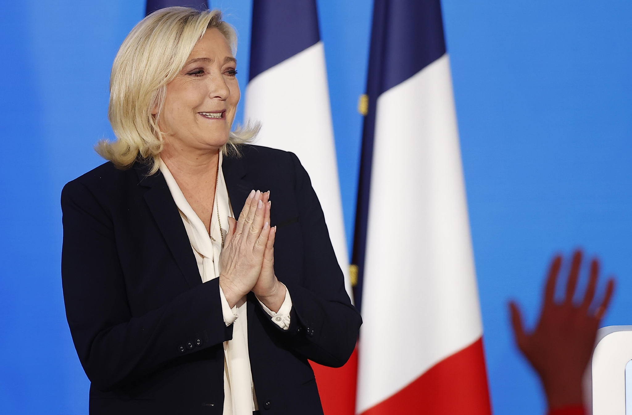 评论:马克龙赢得大选,但他要面对的是一个越来越分裂的法国_新浪财经_