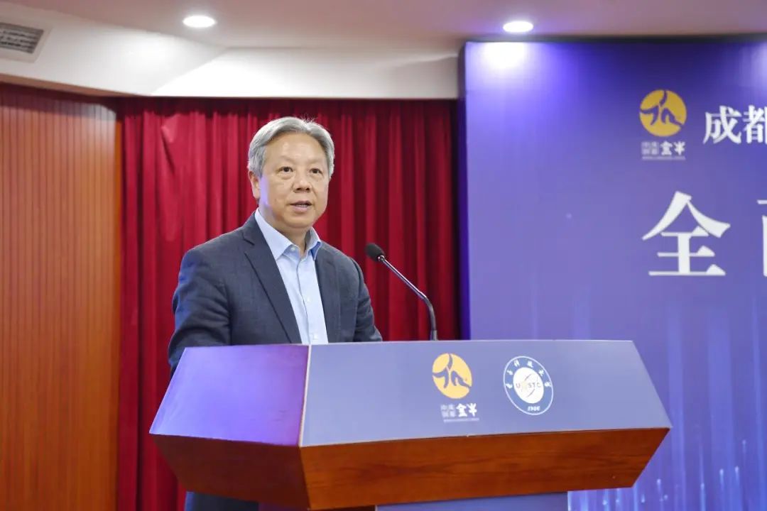 成都市副市长鲜荣生,市科技局局长丁小斌,金牛区委书记周德强,区委副