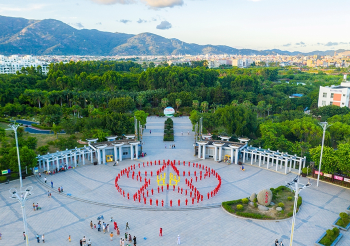 设施完善的涵江人民公园成为市民休闲的好去处.涵江区委文明办供图