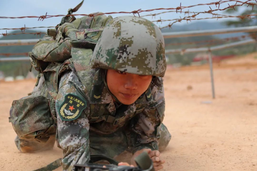 低姿匍匐,越障克障