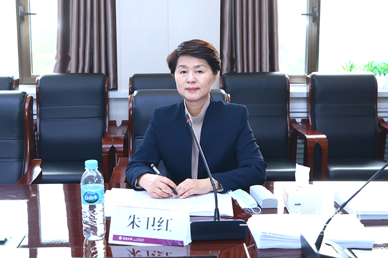 副校长朱卫红通报2021年校级教学成果奖申报通讯评审和会评的情况随后