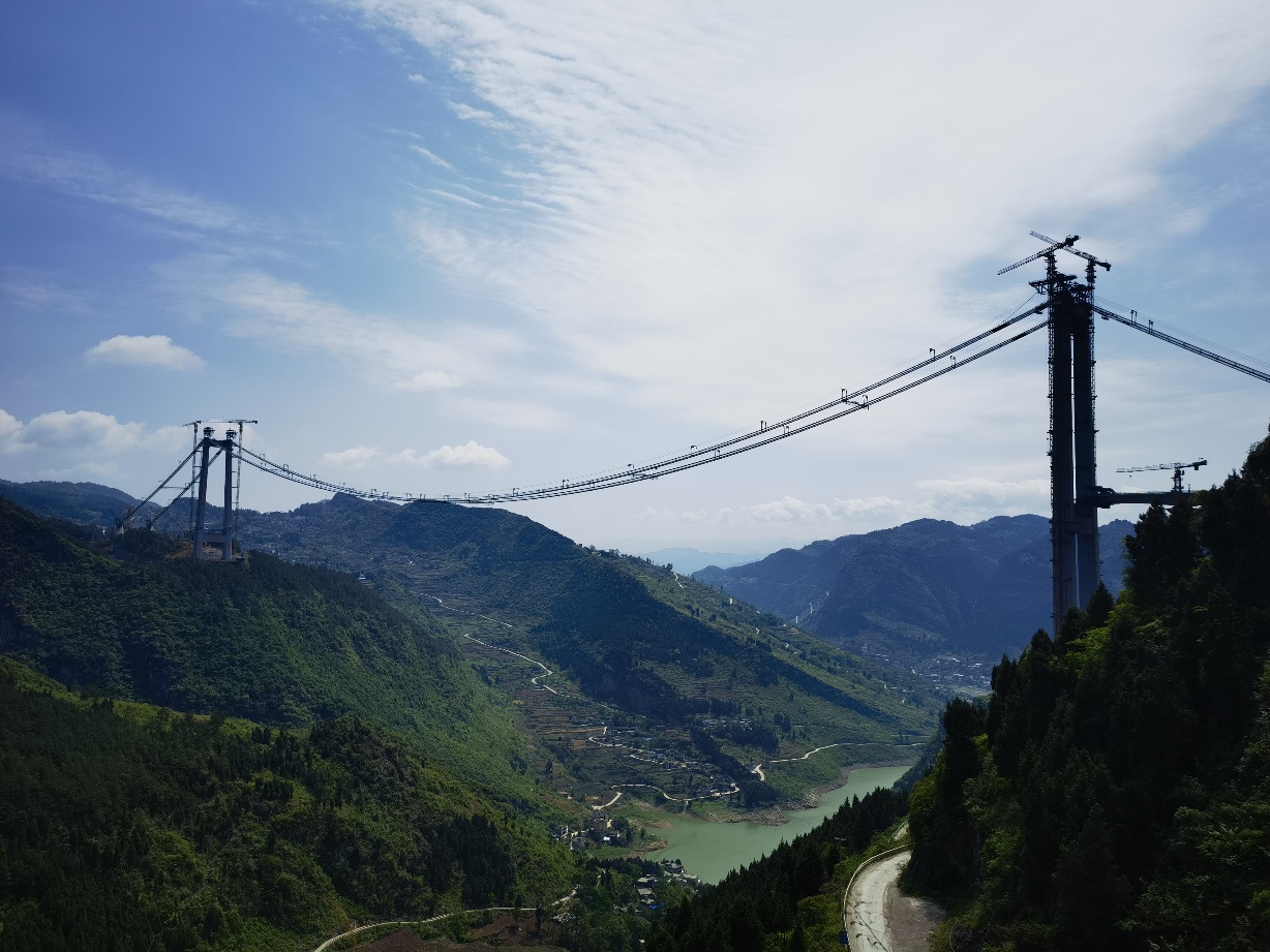 贵州桐梓河特大桥建设如火如荼
