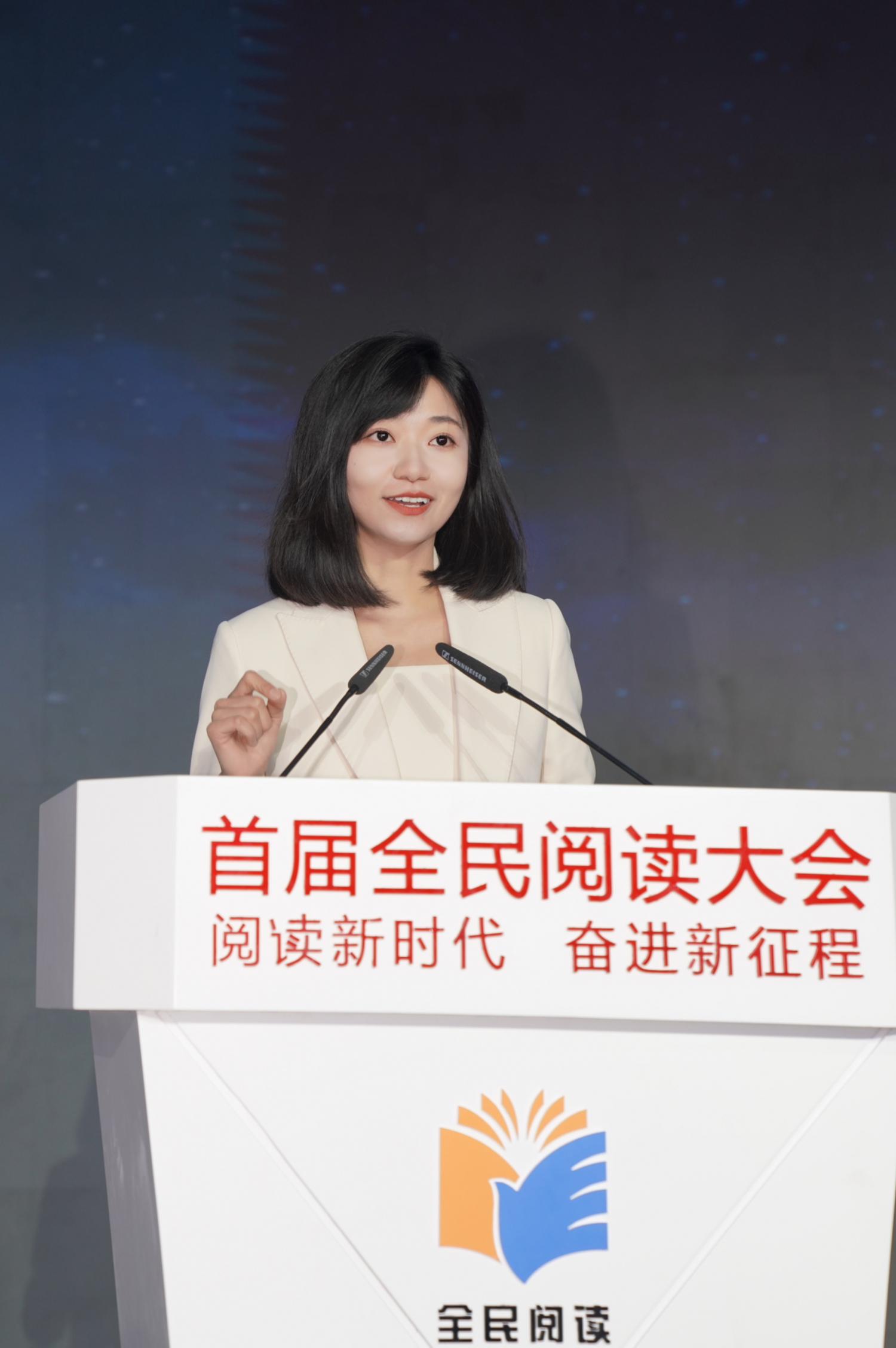 据悉,近三年,都靓和团队分享过近500本优质好书,涵