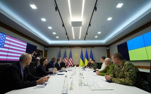 ▲当地时间4月24日，美国国务卿布林肯和国防部长奥斯汀访问基辅，并与乌克兰总统泽连斯基会面。图/IC photo