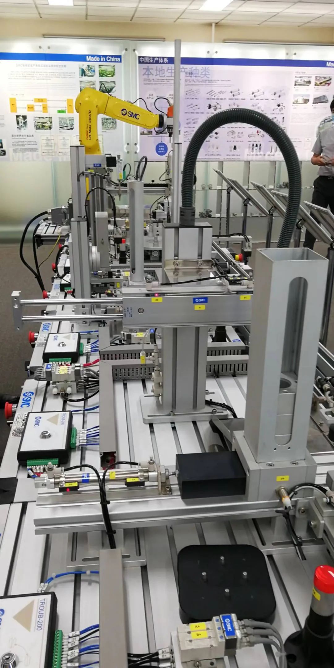 &nbsp;图为smc模拟生产线.