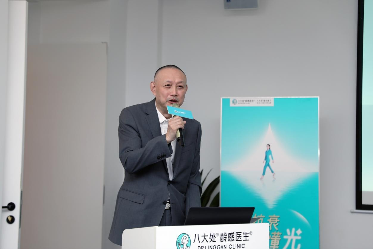 　　(四川省美容整形协会会长潘宁致辞)