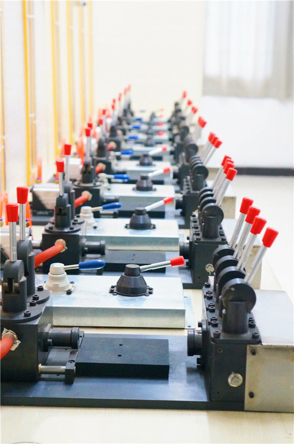 　　(欧迪亚实业公司自闭阀生产检测设备)