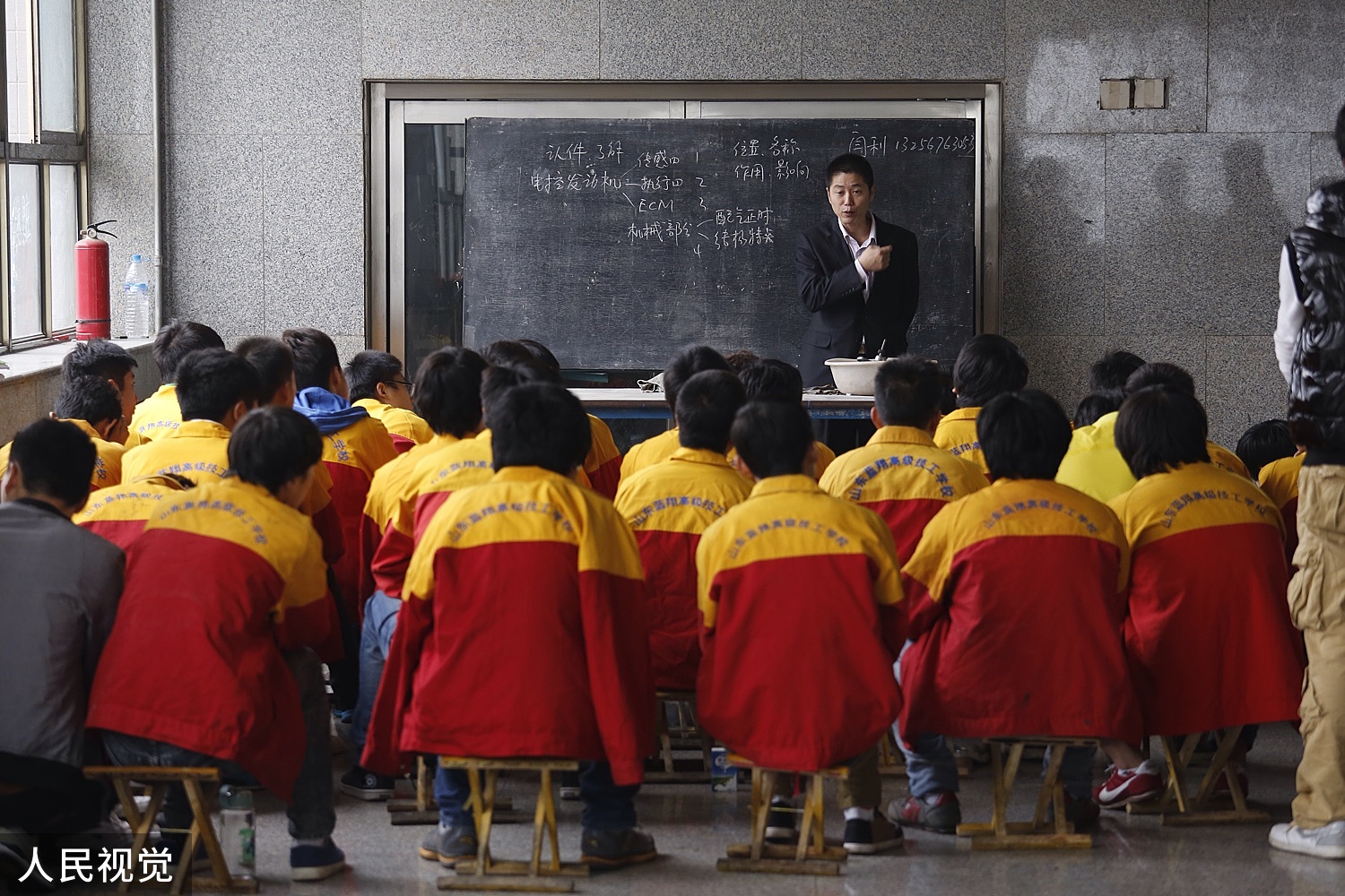 蓝翔技校家族内斗升级女儿举报母亲荣兰祥资产成谜继承人浮出水面