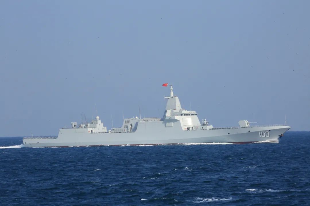 3艘万吨大驱同框黄海海域火力全开