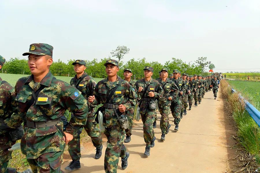 东风"小火"畅燃打卡首次拉练|火箭军_新浪财经_新浪网