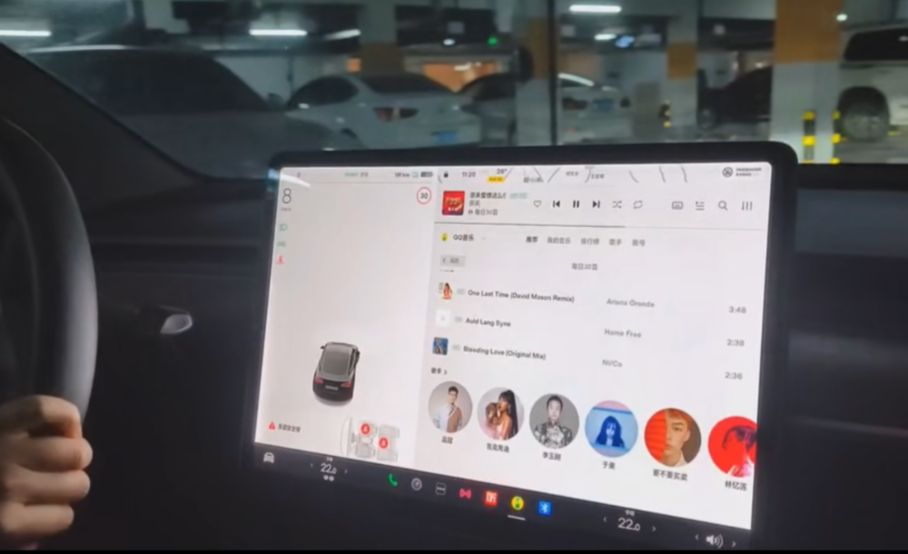 ↑郑女士的特斯拉中控屏出现异常