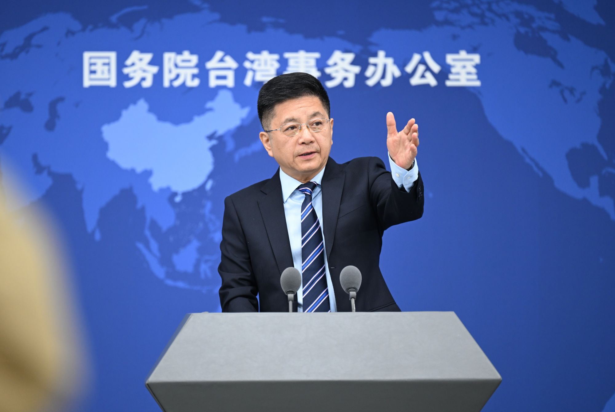 4月27日,国台办发言人马晓光邀请记者提问.新华社记者 陈晔华 摄