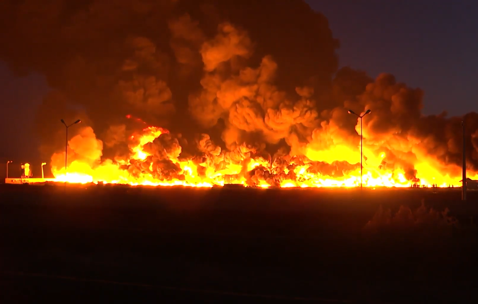 阿塞拜疆一工业园发生大规模火灾