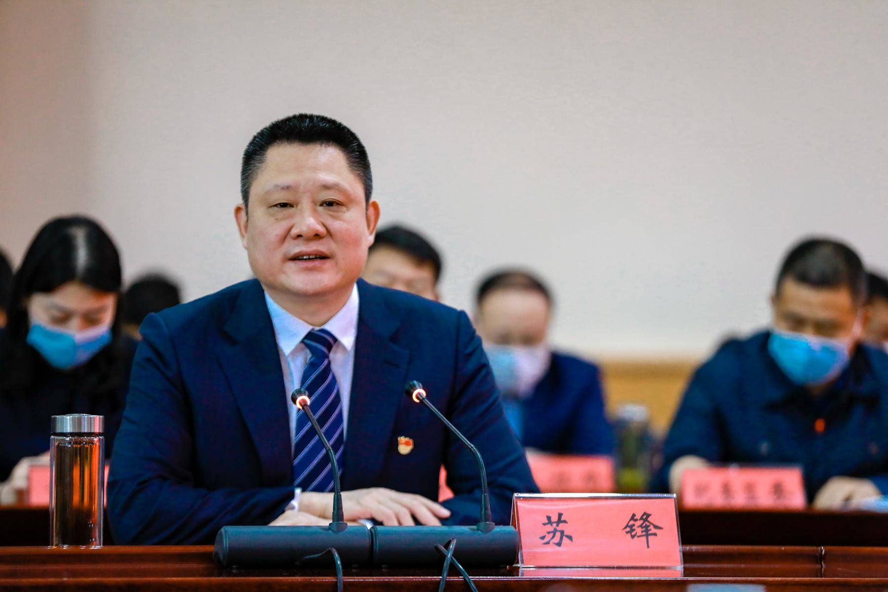 灌云县委书记苏锋,农行连云港分行党委书记,行长葛儒出席签约仪式.