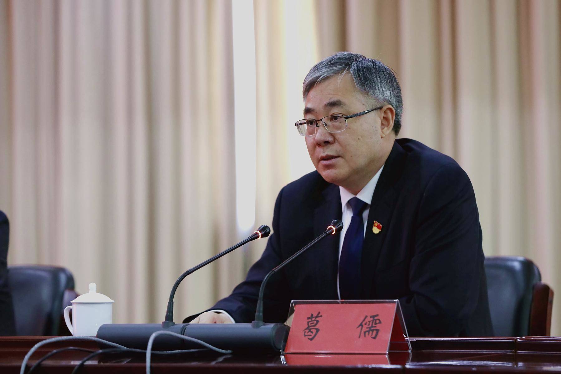 灌云县委书记苏锋对葛儒行长一行表示热烈欢迎.