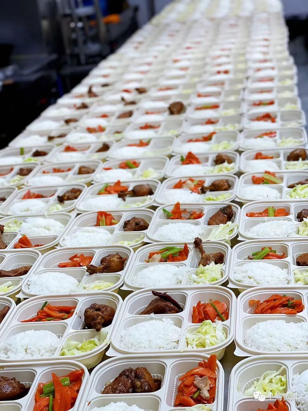 上海“黑珍珠一钻”餐厅主动请缨，保供市中心1500份老年餐