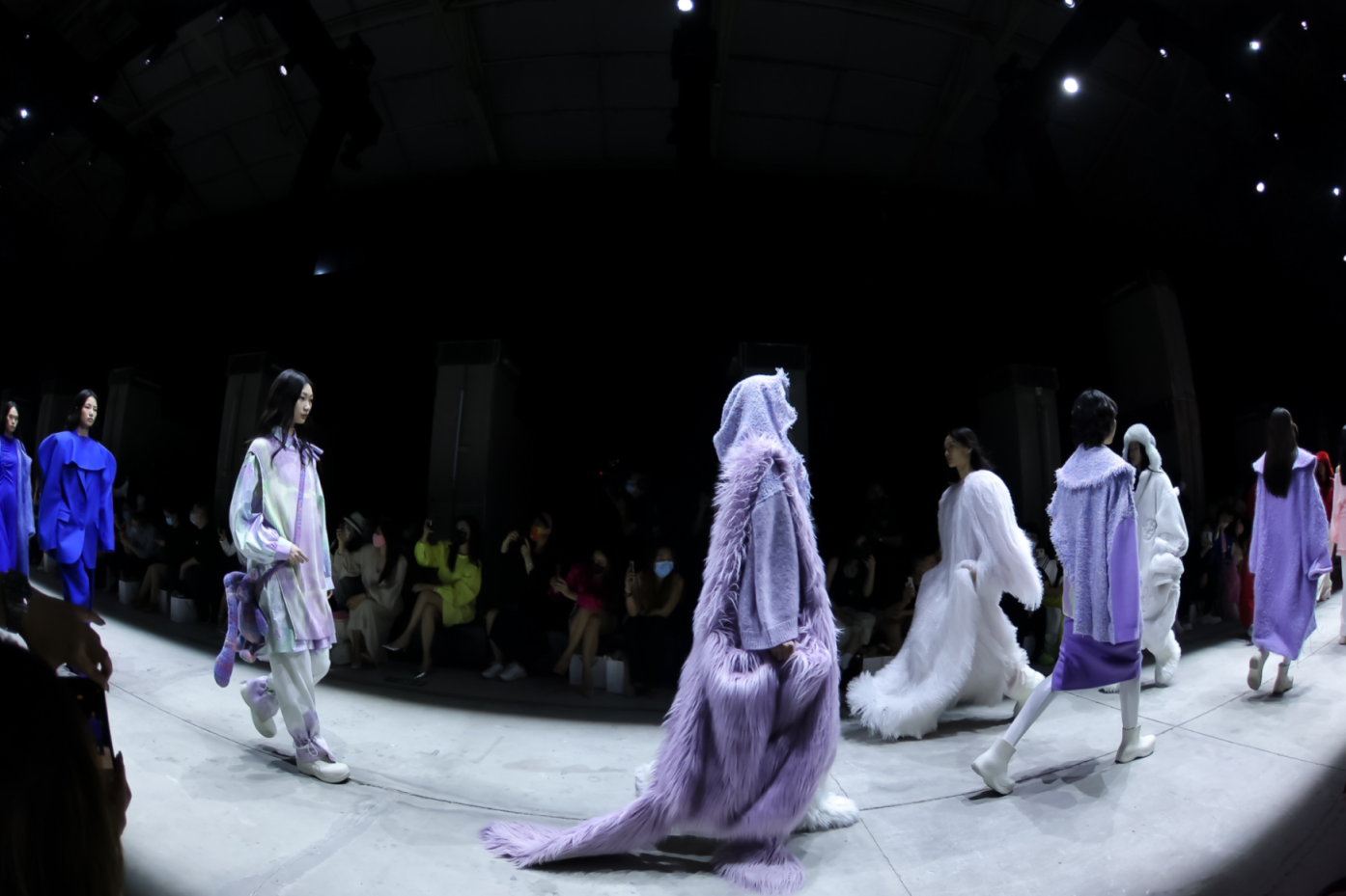 (图:a/w 2022 深圳时装周走秀现场.