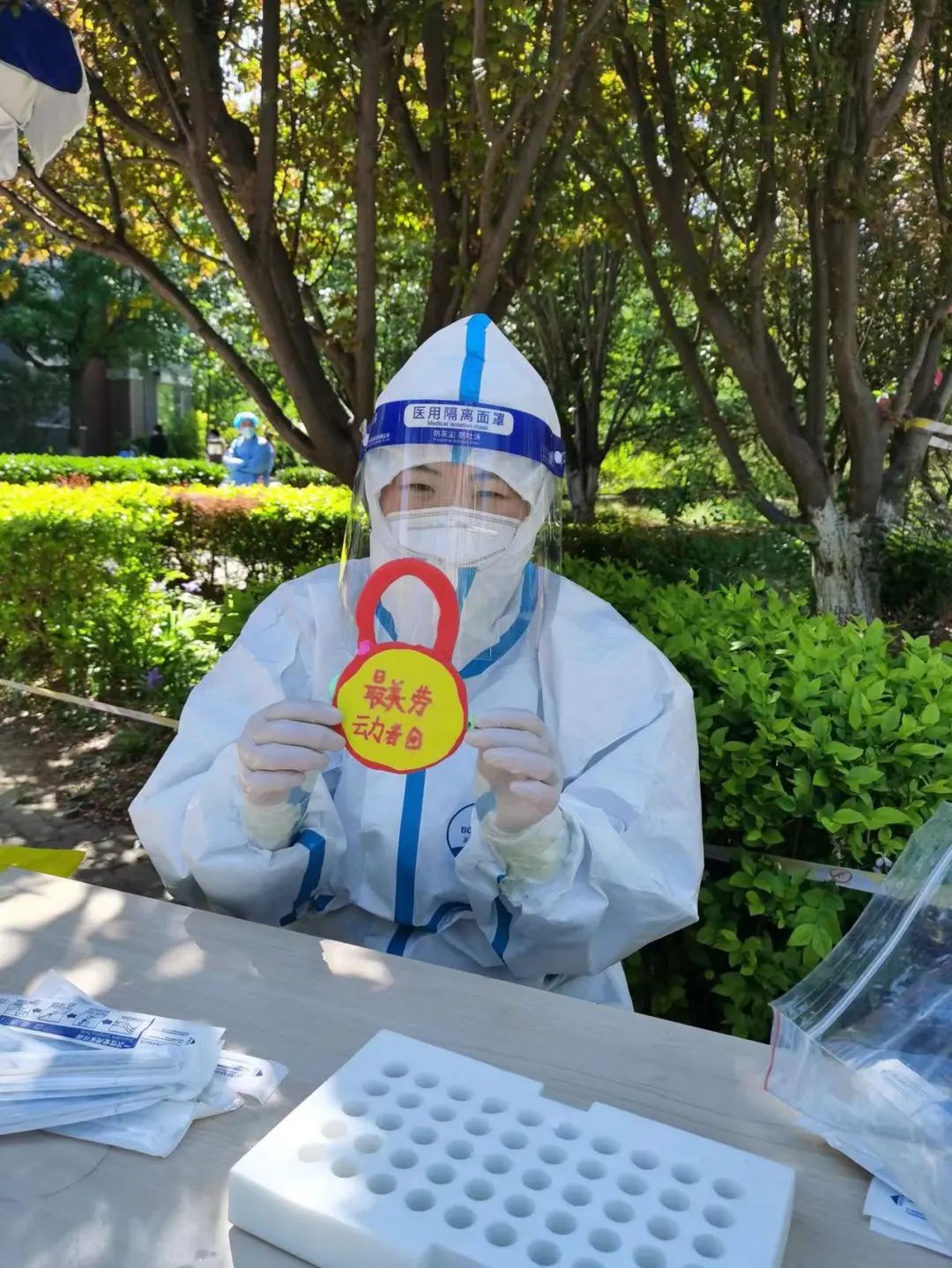 核酸采样现场每一幕都是海淀力量