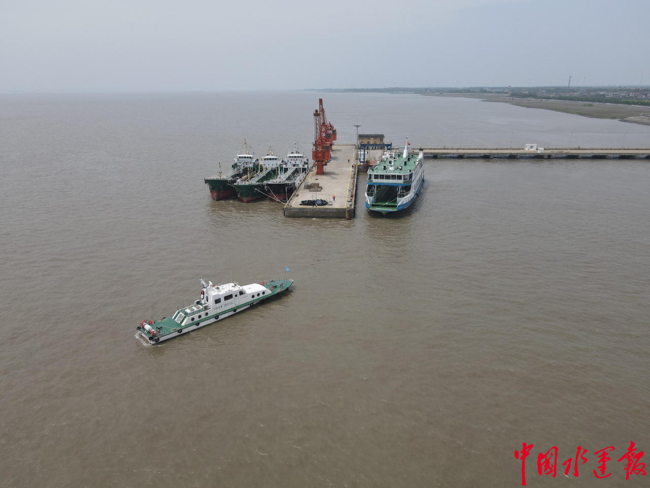 崇明海事保障长兴岛人民医院紧缺医用液氧水上运输