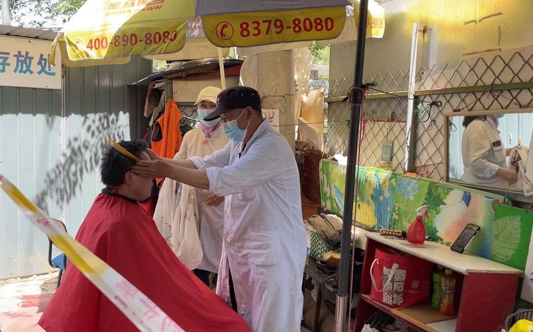 不抢购、热心肠，老年人乐观心态传递北京战疫信心