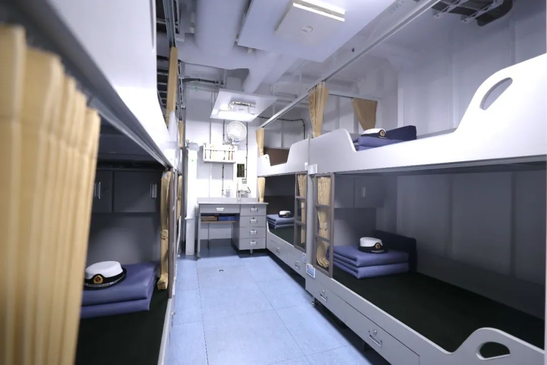 "女兵生活区,男兵止步"