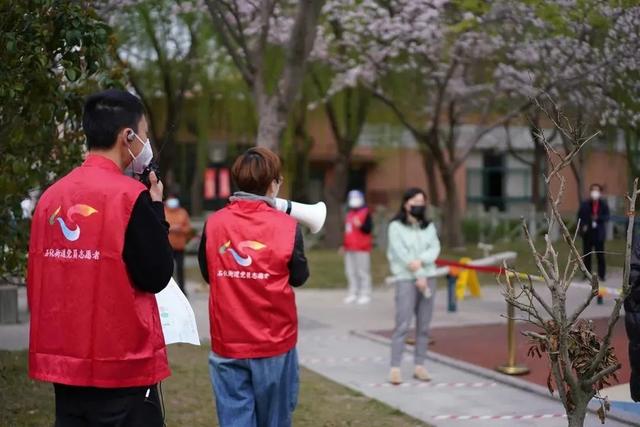 买菜、唠家常……她成为独居老人的知心“闺蜜”