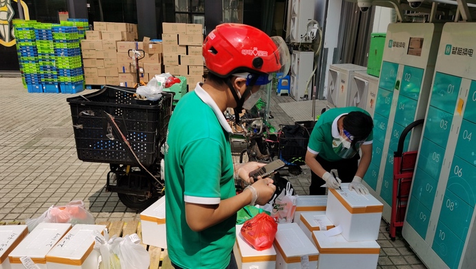 直击电商后台：没电子通行证 快递外卖骑手不能接单