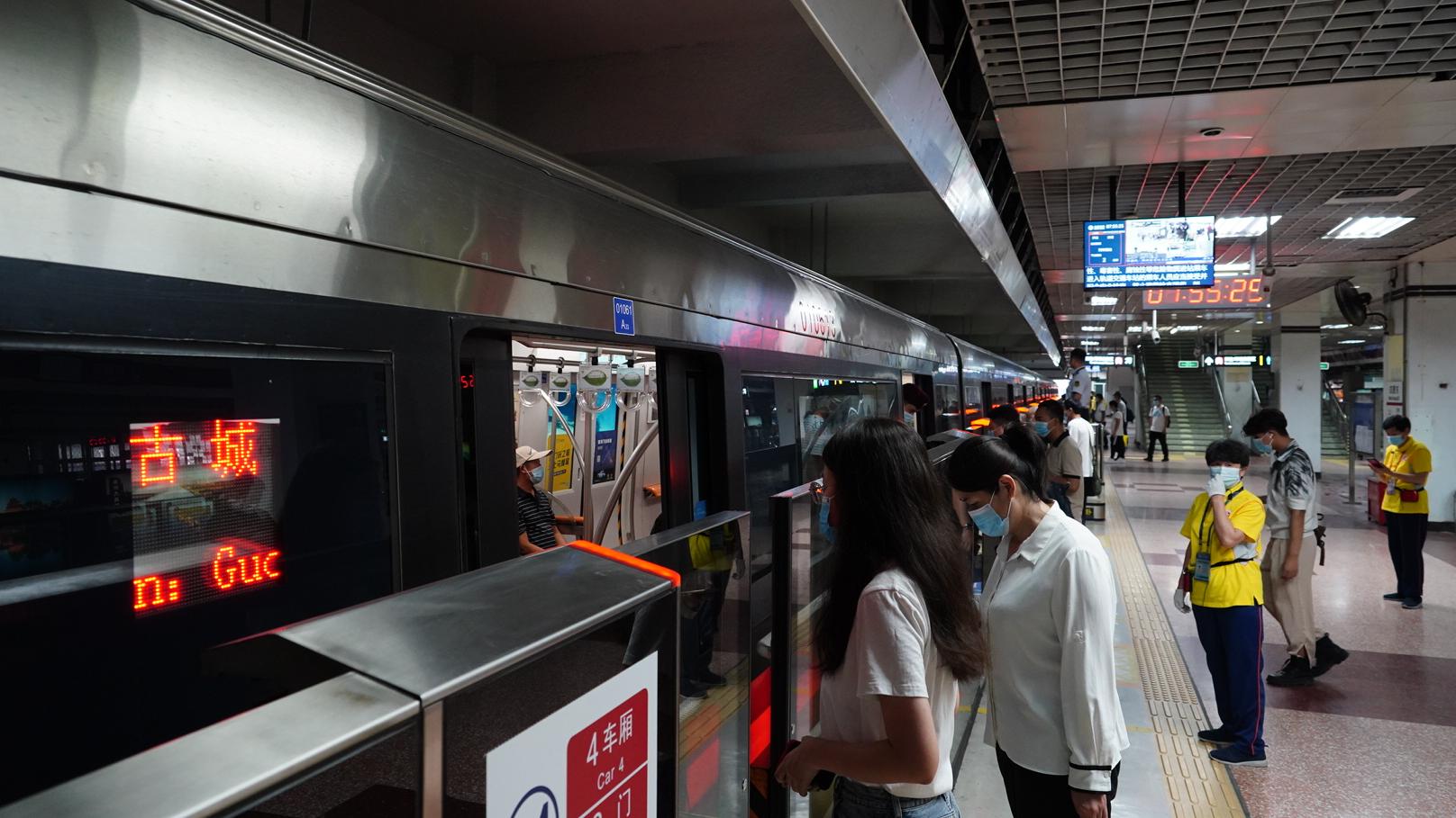 因疫情防控需要，今起北京40余座地铁站采取出入口封闭措施