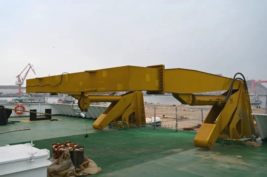 由渤海造船厂集团有限公司为中船集团第七六〇研究所建造.