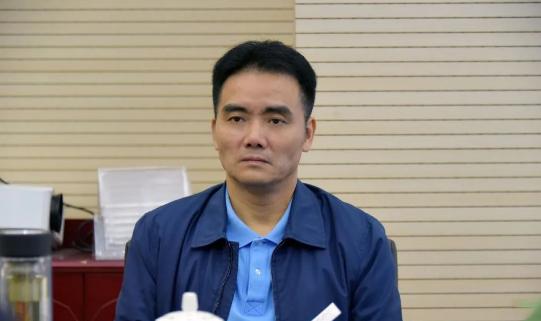 宣传部长,万载县委常委,副县长,宜春市经济开发区党工委副书记,管委会