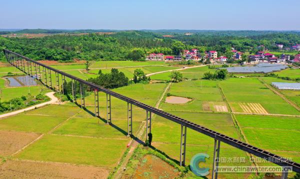 江西泰和高架引水渠助力农业节水灌溉