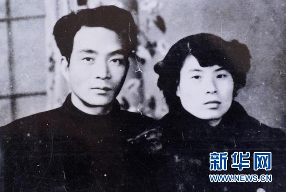 焦裕禄与妻子徐俊雅合影(资料图)