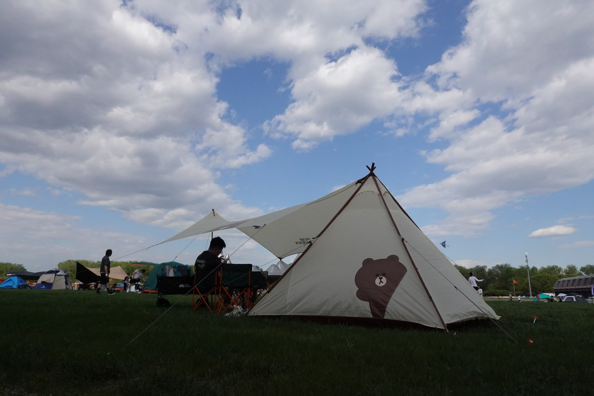 “碾压密室逃脱、剧本杀，“顶流”露营的轻奢时代