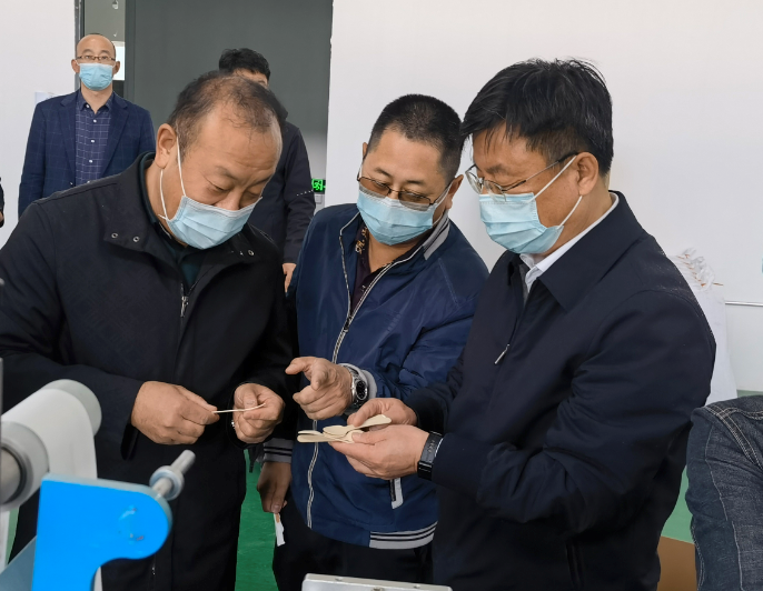 市委常委宣传部长陈兴平到汤原县调研指导疫情防控企业复工复产学校