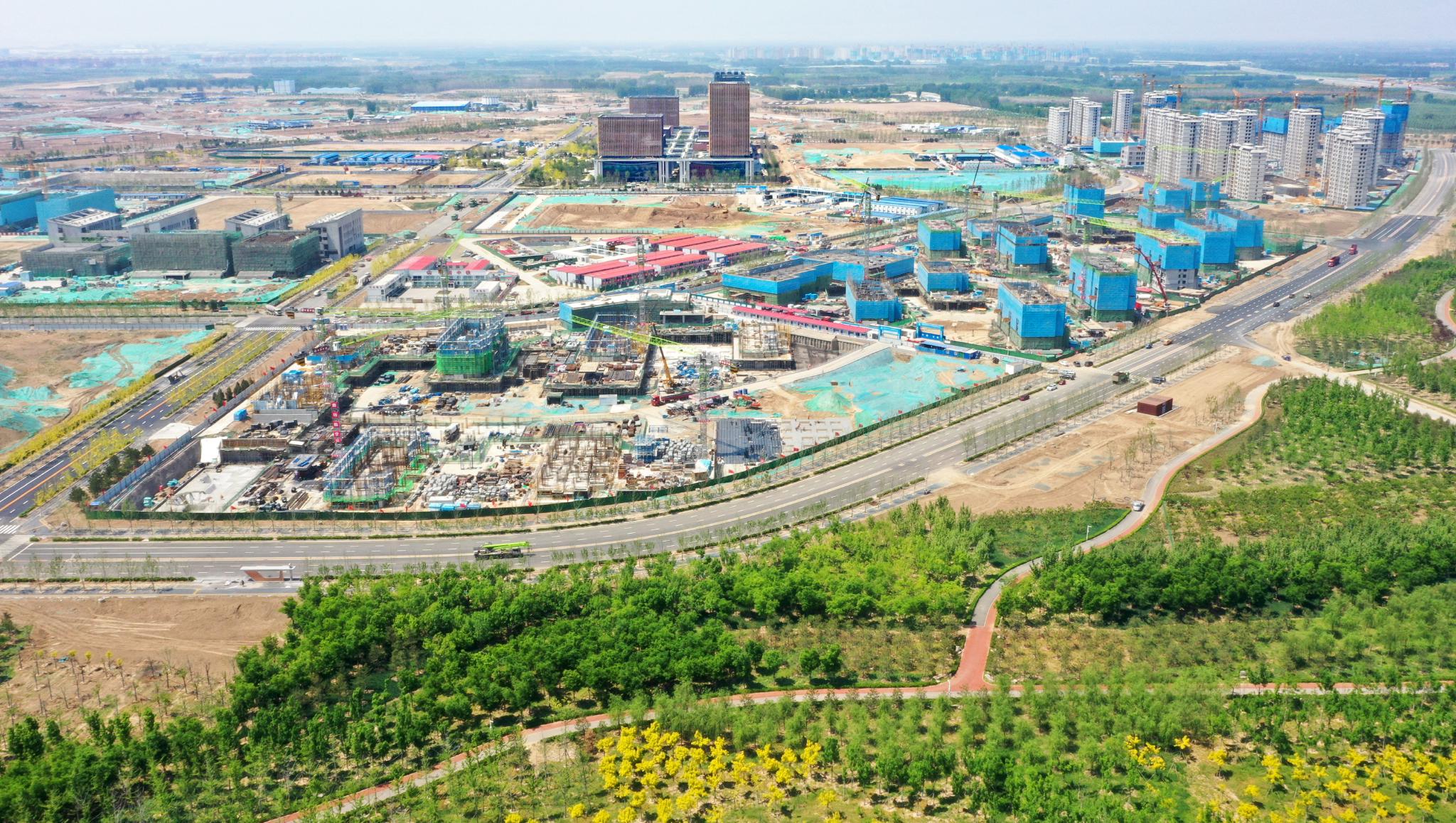 廊坊临空经济区各项目工地一片热火朝天的建设景象.
