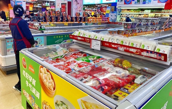 北京一家超市的速冻食品展柜