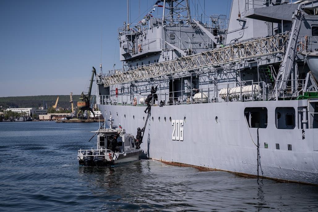 保加利亚海军参加军队节军事演习|保加利亚_新浪财经_新浪网