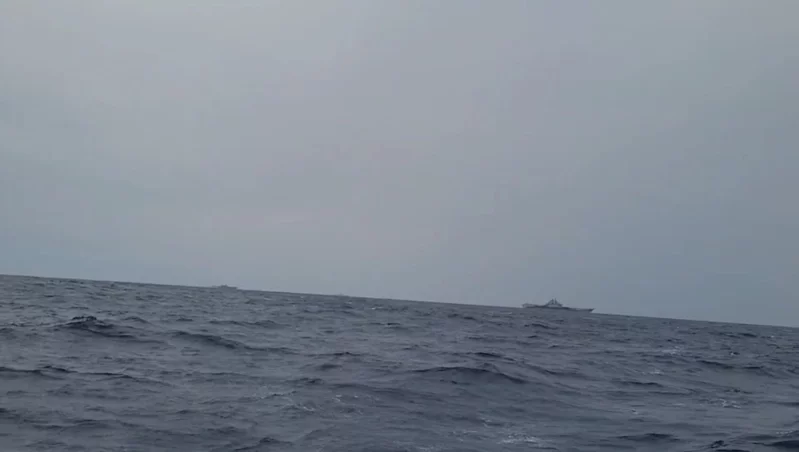 在钓鱼岛周边海域拍摄到辽宁舰编队，台渔民吓坏了