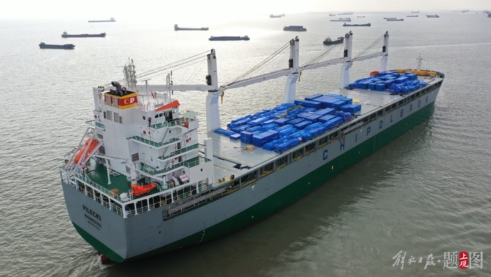 上海直航摩洛哥全球最大多用途重吊船助力疫苗生产设备出口