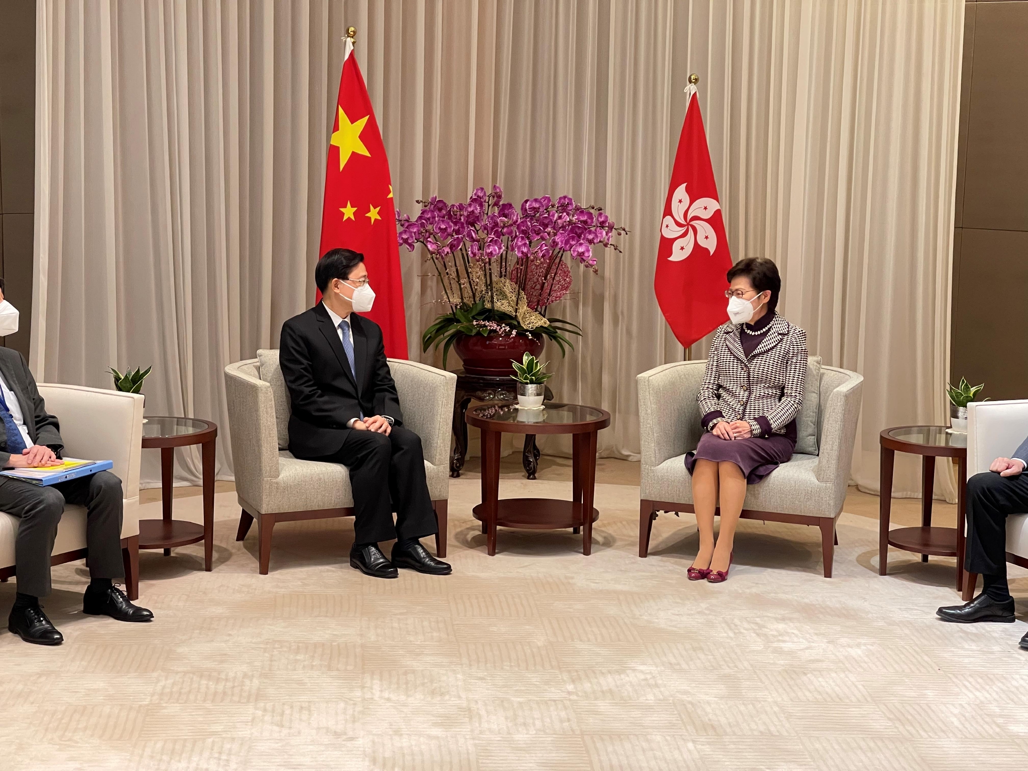 香港特区行政长官林郑月娥与第六任行政长官人选李家超会面