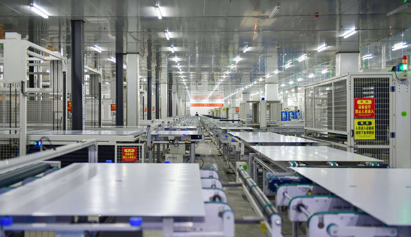 晶澳公司生产车间.吴忠祥 摄