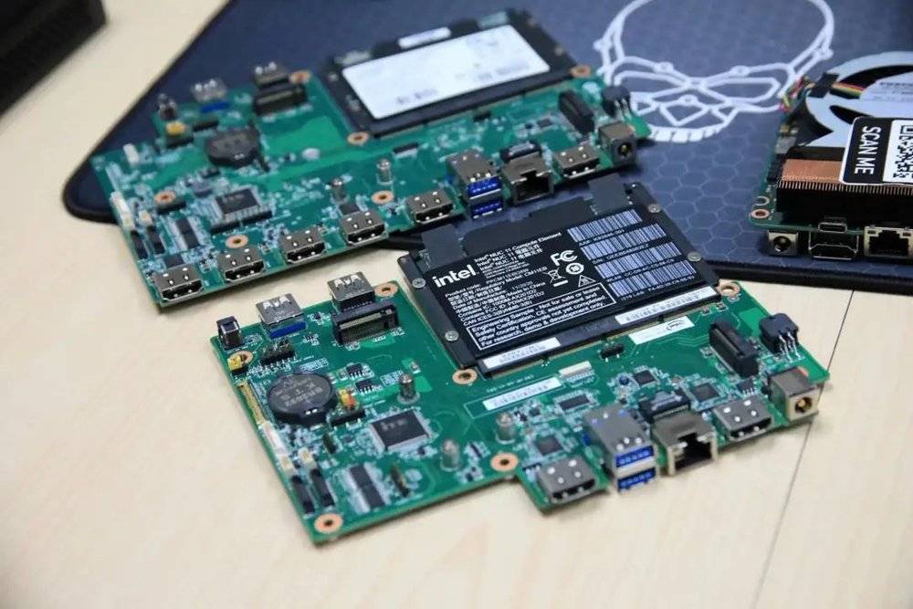 带芯片的小型 nuc 主板. 图片来自:idc
