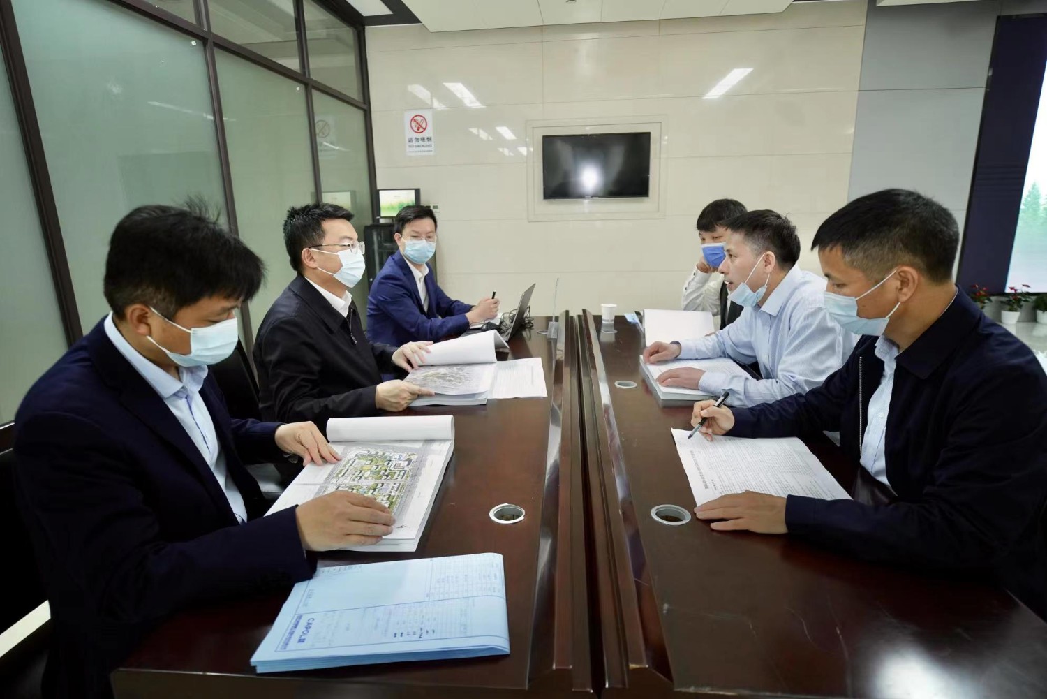 长沙市望城区委副书记,区长孔令强以双重身份走流程,协助国欣兴望房