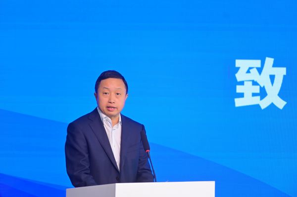 成都传媒集团董事长母涛在活动上致辞