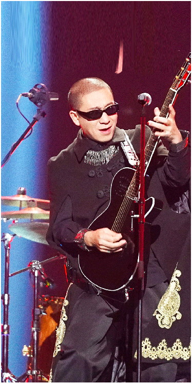 梁龙迷人幽默接地气